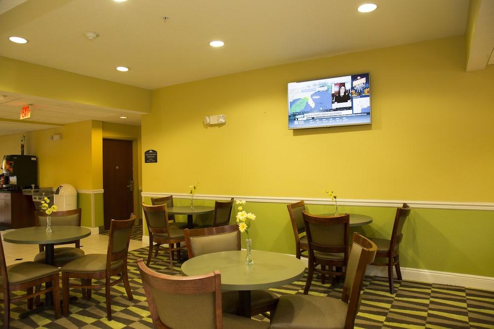 Microtel Inn & Suites By Wyndham Panama City Exteriör bild