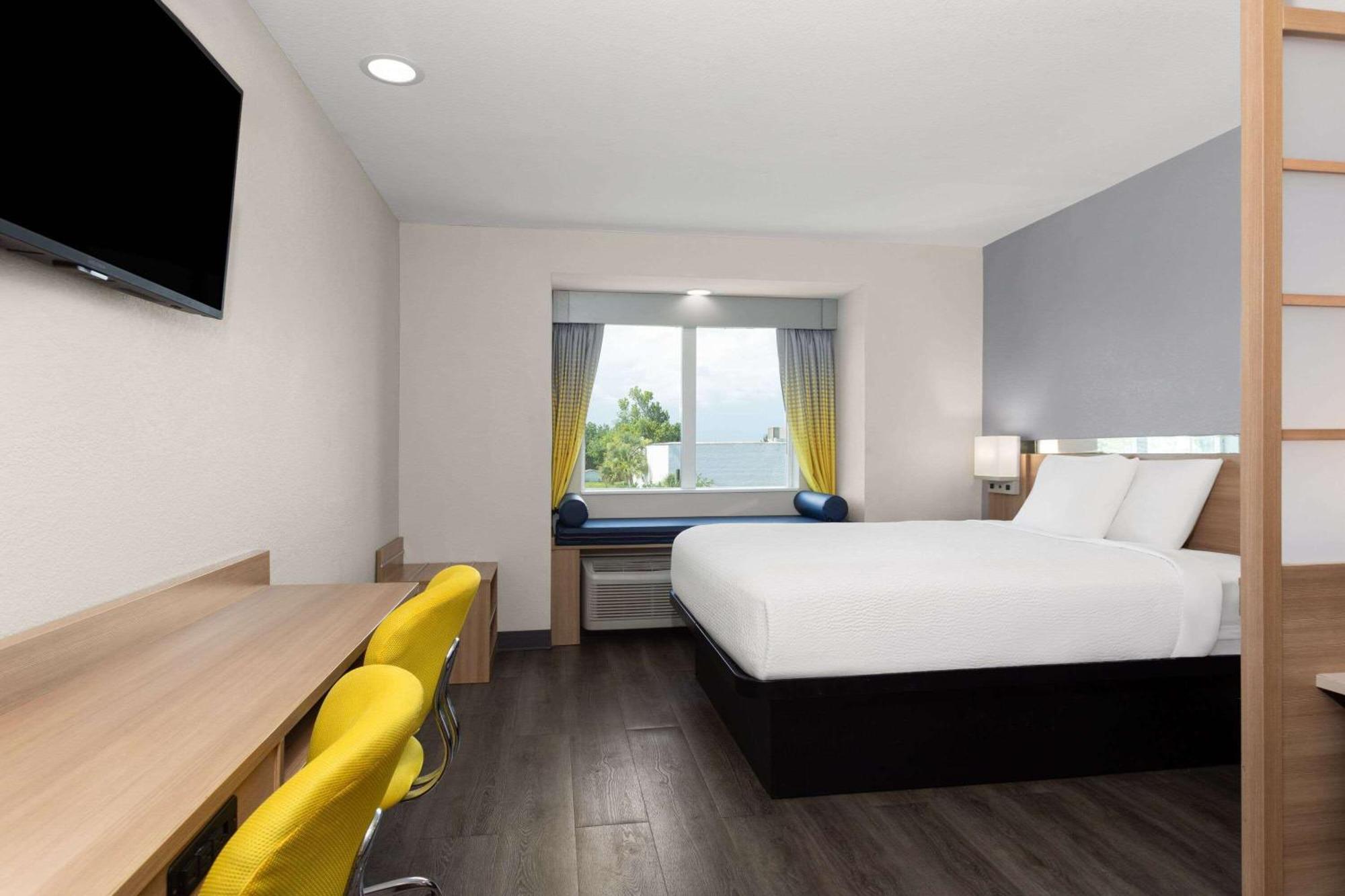 Microtel Inn & Suites By Wyndham Panama City Exteriör bild