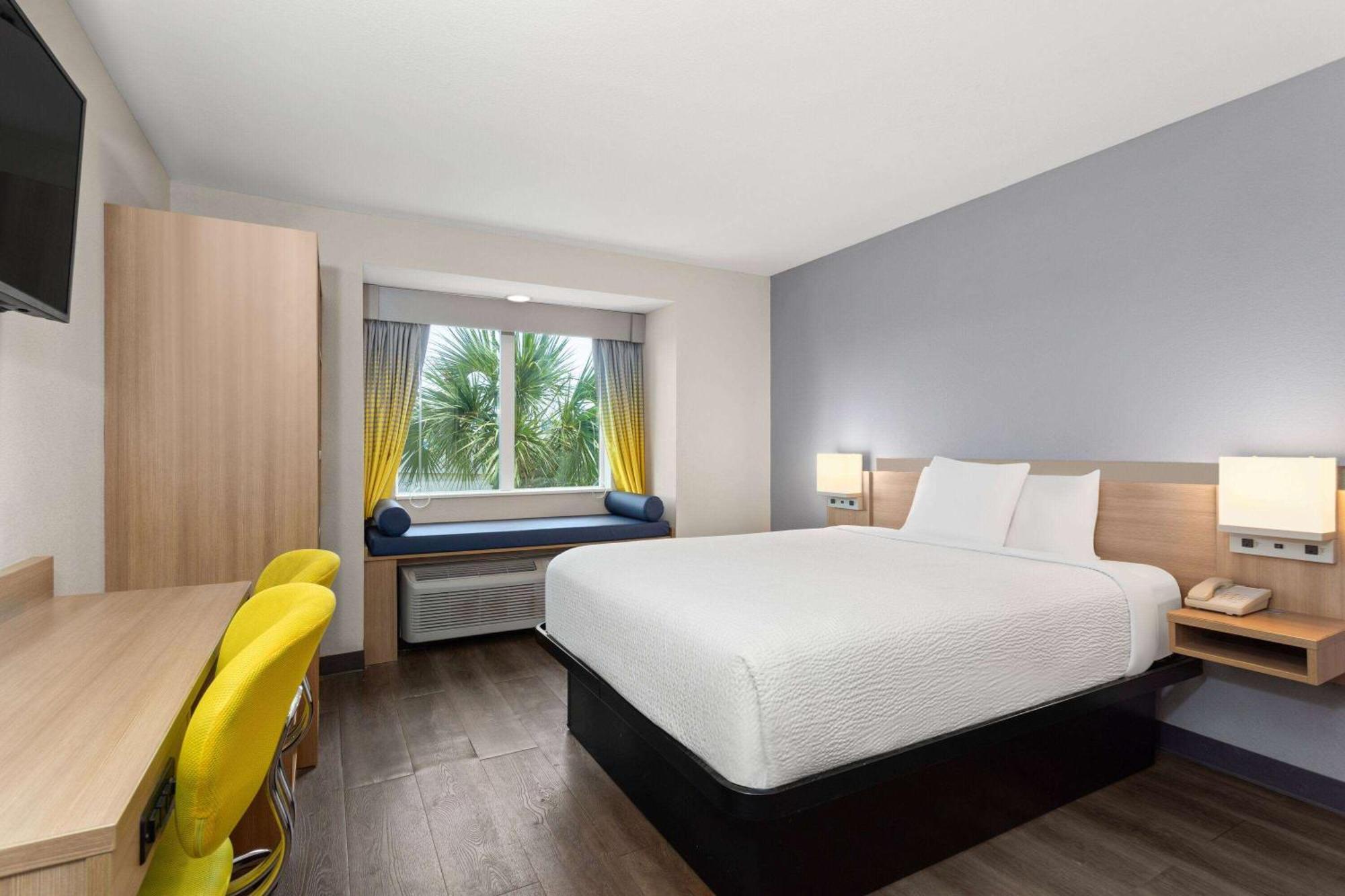 Microtel Inn & Suites By Wyndham Panama City Exteriör bild