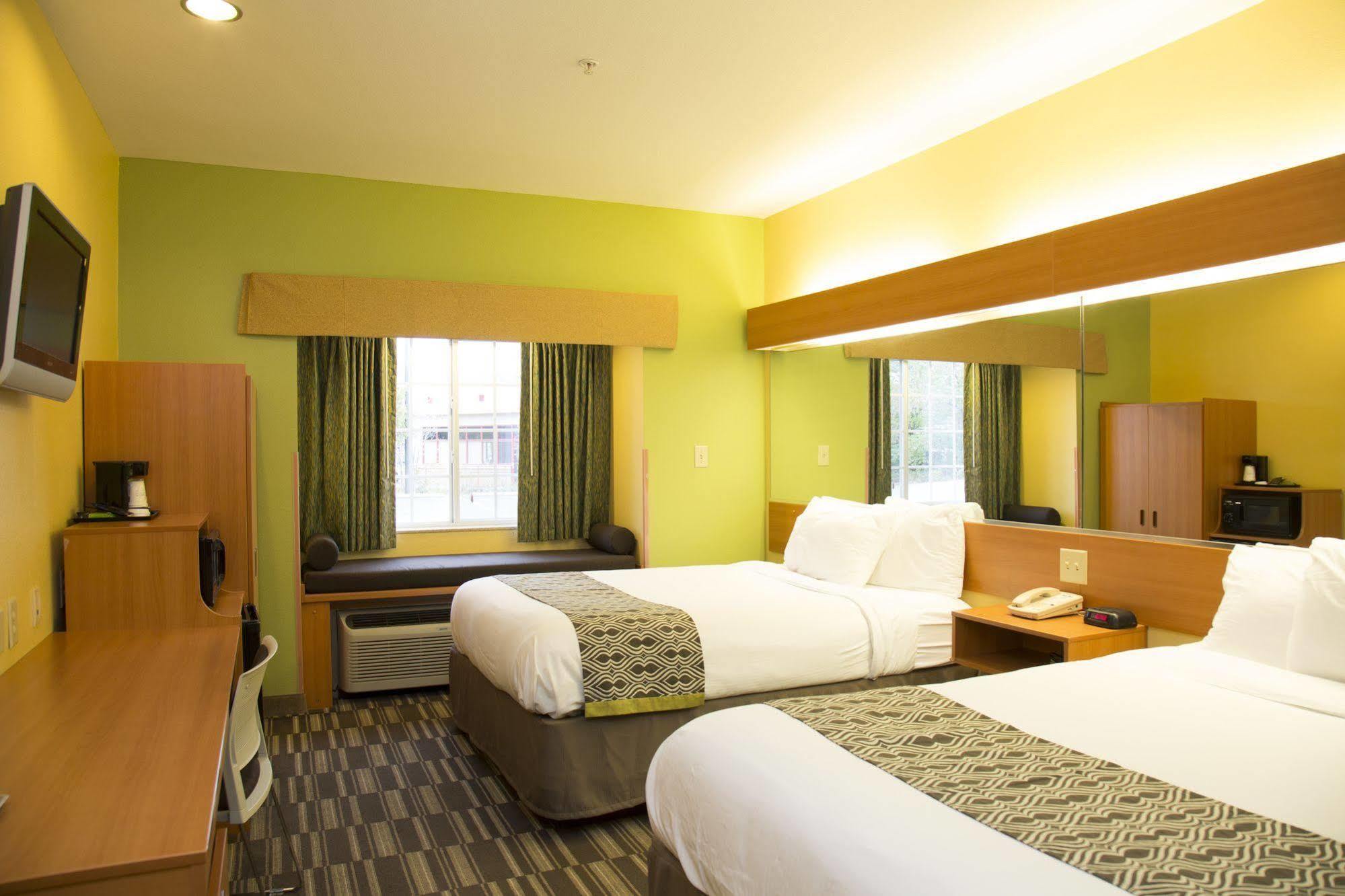 Microtel Inn & Suites By Wyndham Panama City Exteriör bild